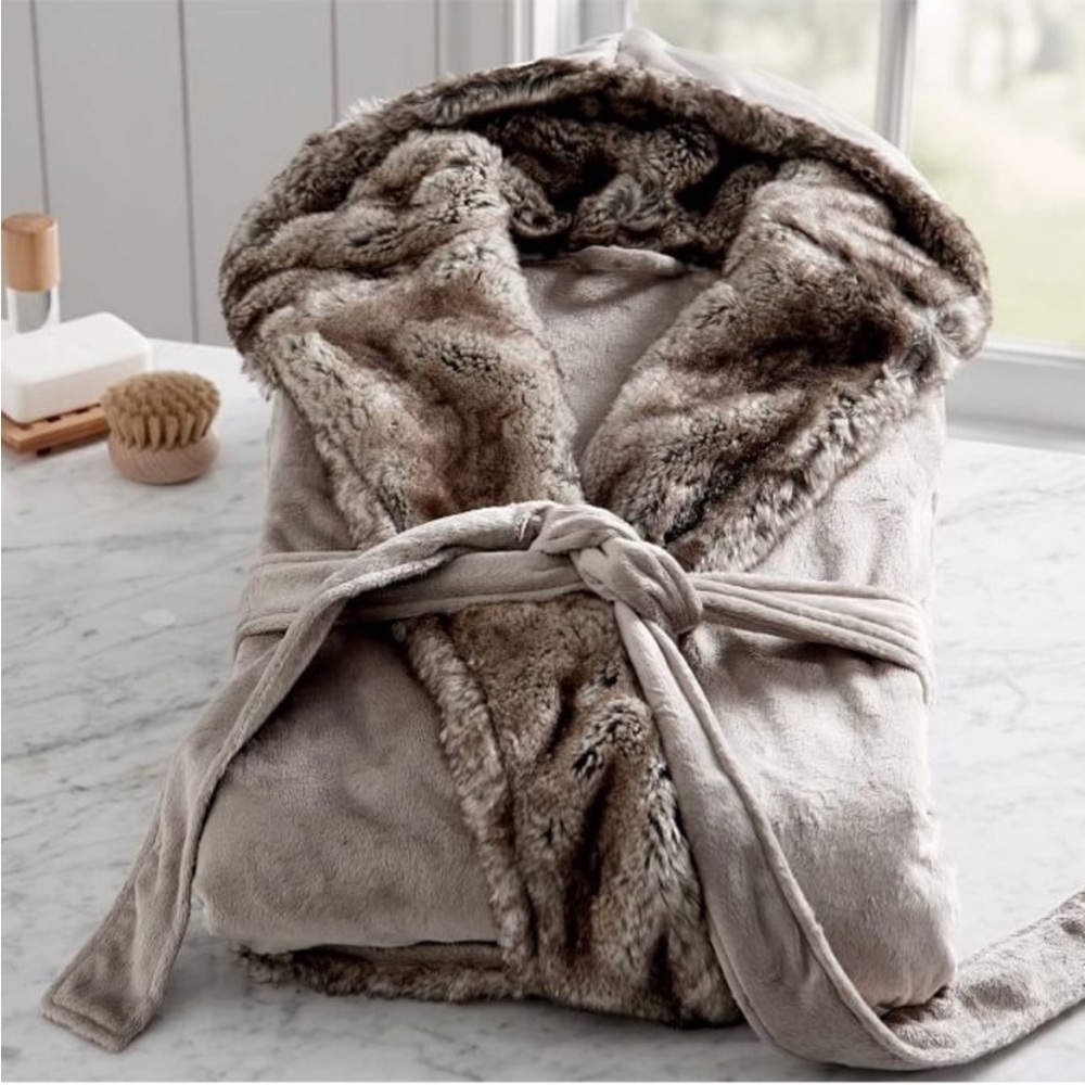 Pottery Barn Faux Fur Plush Hooded Bath Robe Medium